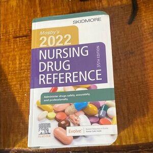 's 2022 Nursing Drug Reference Book - Multicolor